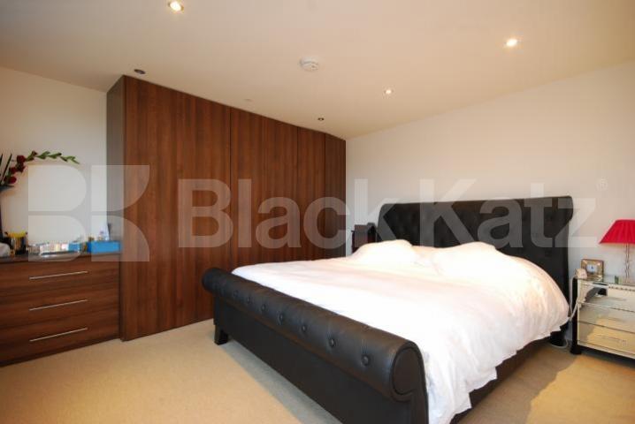 			LET , 2 Bedroom, 1 bath, 1 reception Penthouse			 Grosvenor Terrace, Camberwell